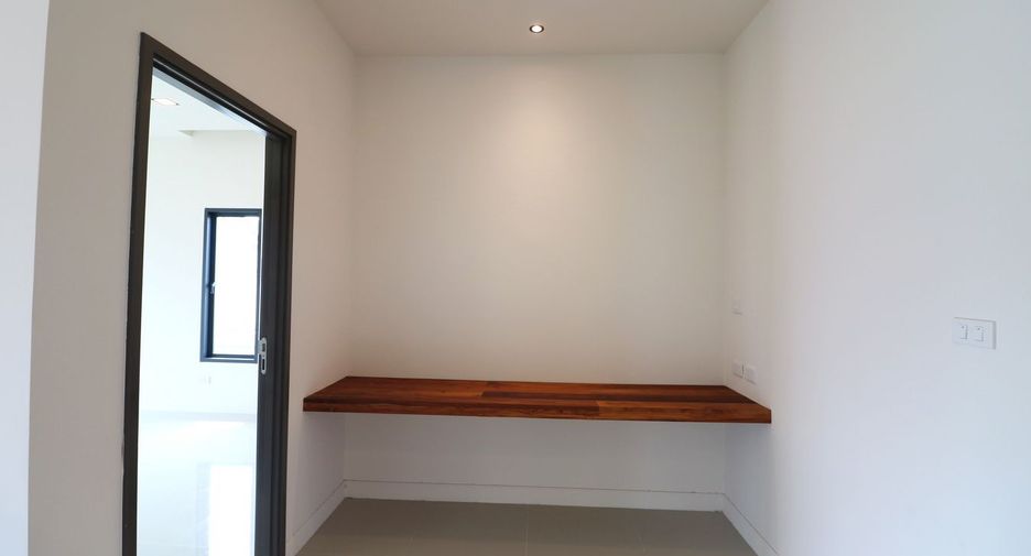 For sale 3 bedrooms house in Mueang Nongbua Lamphu, Nong Bua Lamphu