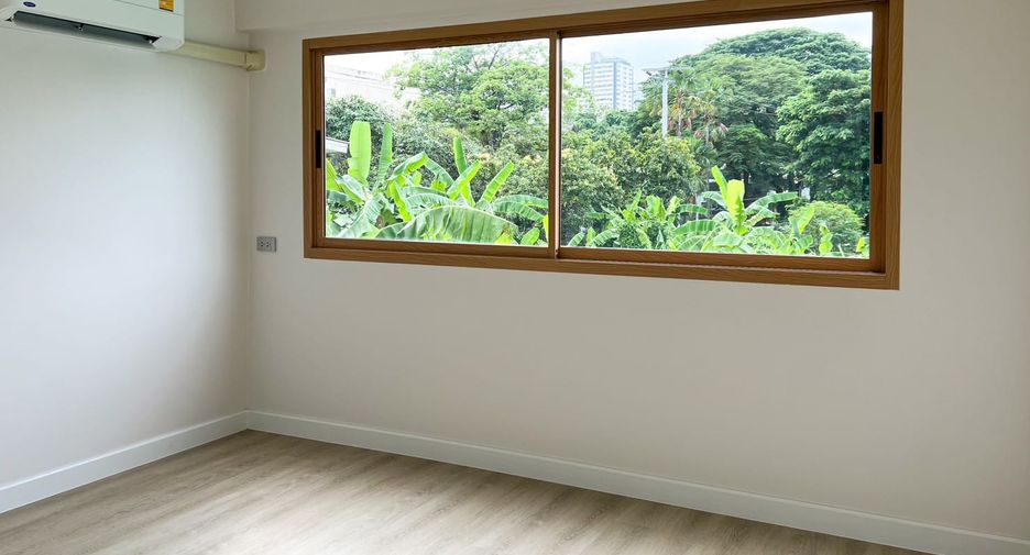 Haus zur Miete mit 4 Zimmer in Watthana, Bangkok