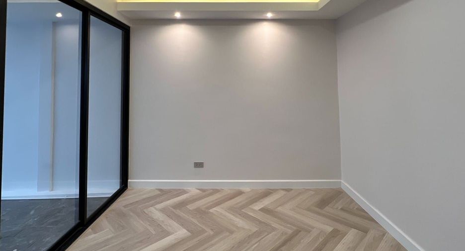 Haus zur Miete mit 4 Zimmer in Watthana, Bangkok