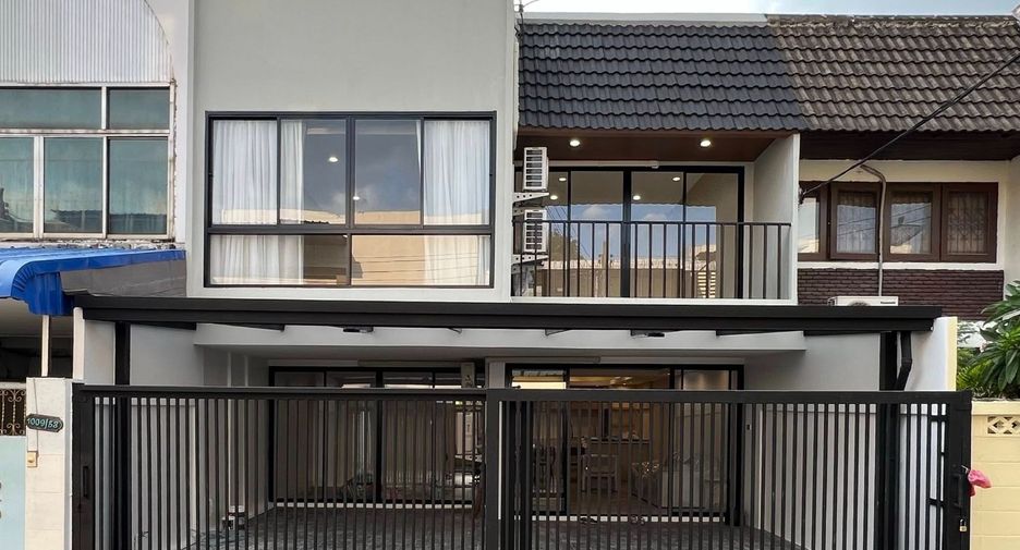 Haus zur Miete mit 4 Zimmer in Watthana, Bangkok