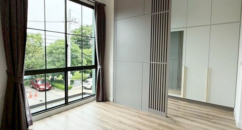 Продажа 2 спальни таунхаус в Саи Маи, Бангкок