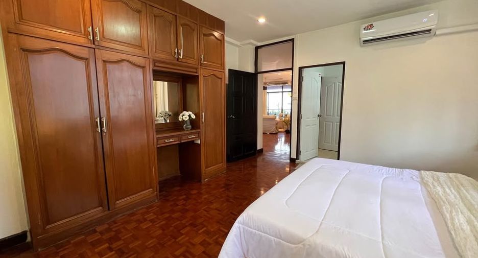 For rent 3 bedrooms apartment in Watthana, Bangkok