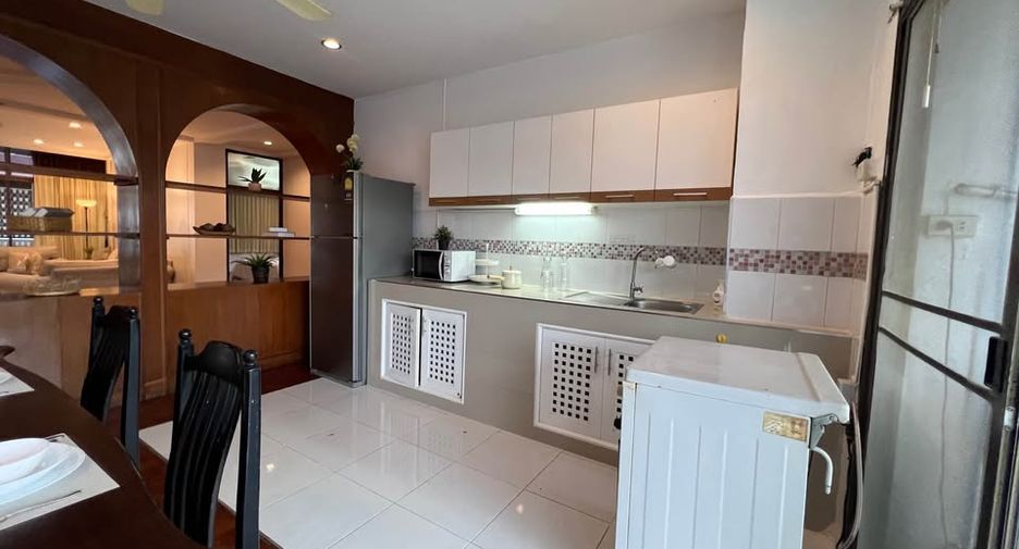 For rent 3 bedrooms apartment in Watthana, Bangkok