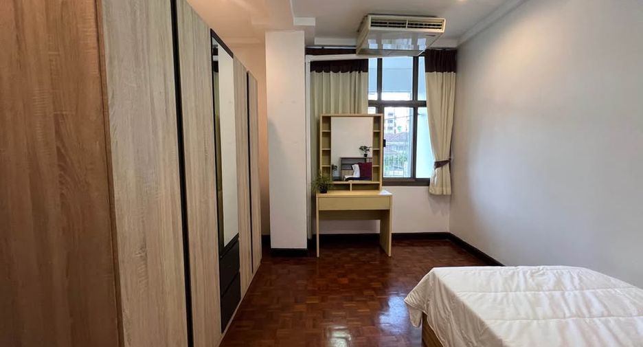 For rent 3 bedrooms apartment in Watthana, Bangkok