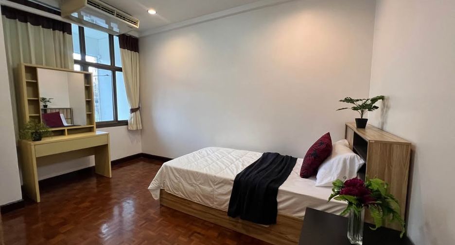 For rent 3 bedrooms apartment in Watthana, Bangkok
