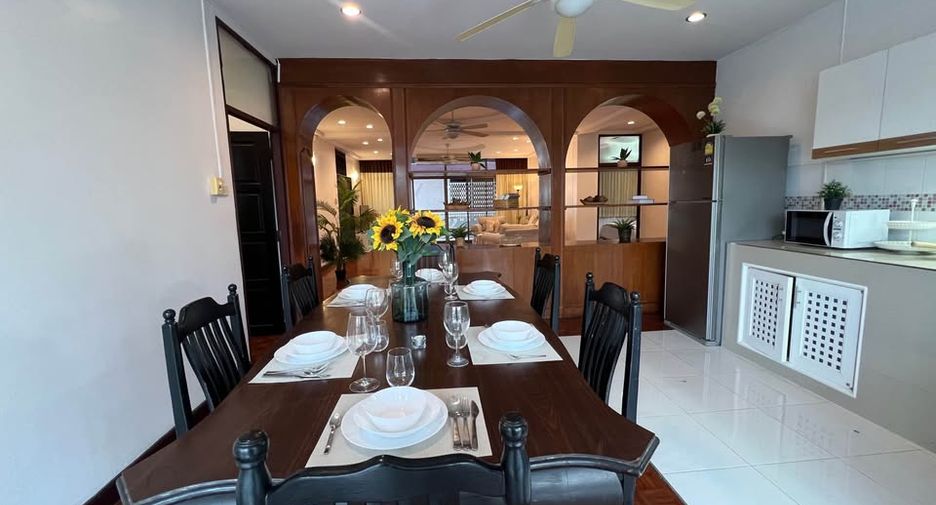 For rent 3 bedrooms apartment in Watthana, Bangkok