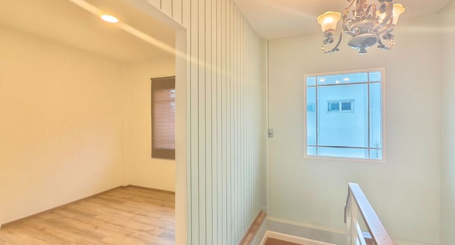 For rent 6 bedrooms house in Bang Kapi, Bangkok