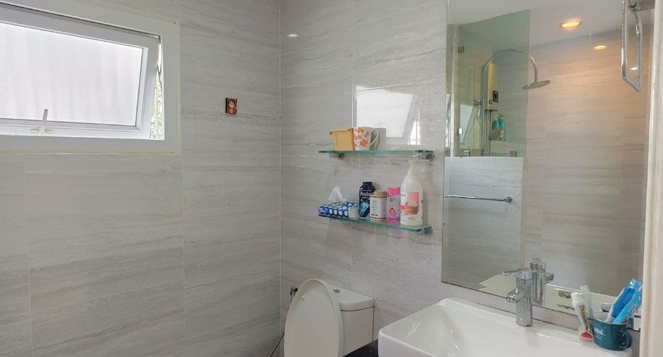 For rent 6 bedrooms house in Bang Kapi, Bangkok