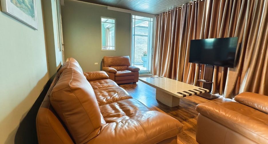 For rent 6 bedrooms house in Bang Kapi, Bangkok