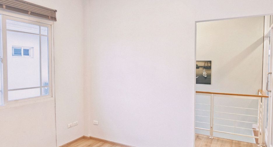 For rent 6 bedrooms house in Bang Kapi, Bangkok