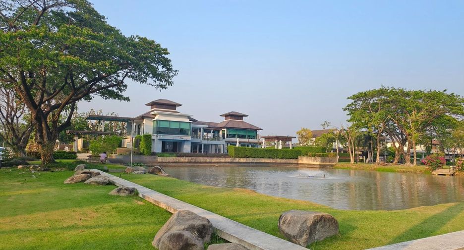 For rent 6 bedrooms house in Bang Kapi, Bangkok