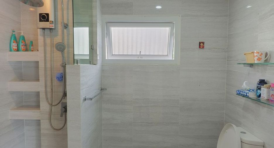 For rent 6 bedrooms house in Bang Kapi, Bangkok