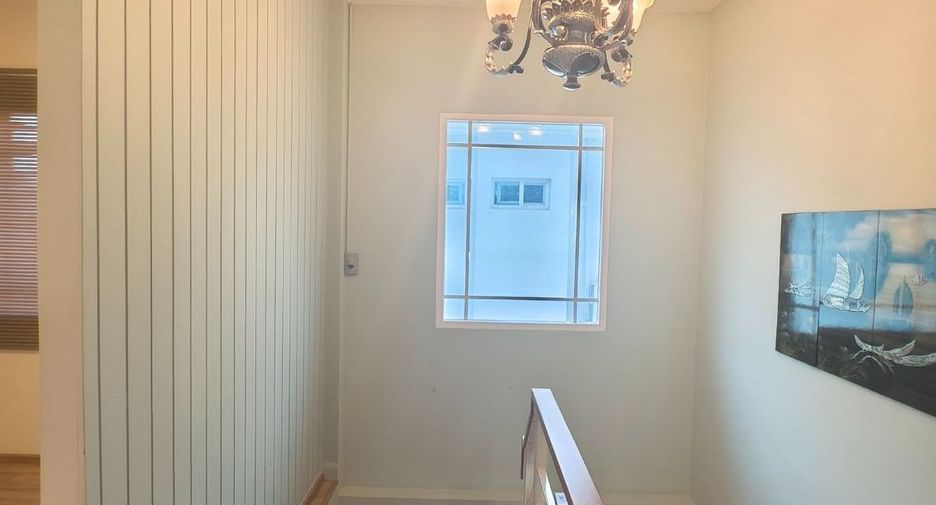 For rent 6 bedrooms house in Bang Kapi, Bangkok