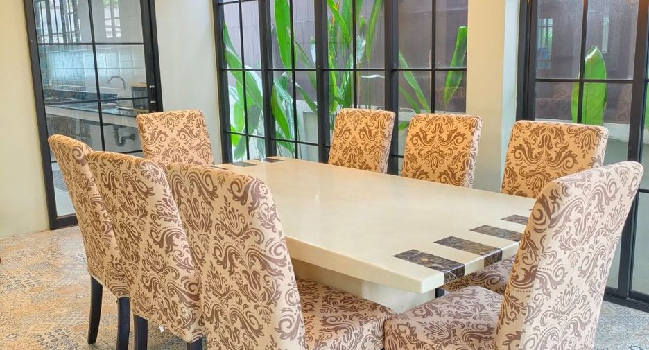 For rent 6 bedrooms house in Bang Kapi, Bangkok