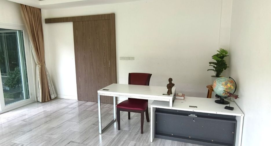 For rent 6 bedrooms house in Bang Kapi, Bangkok