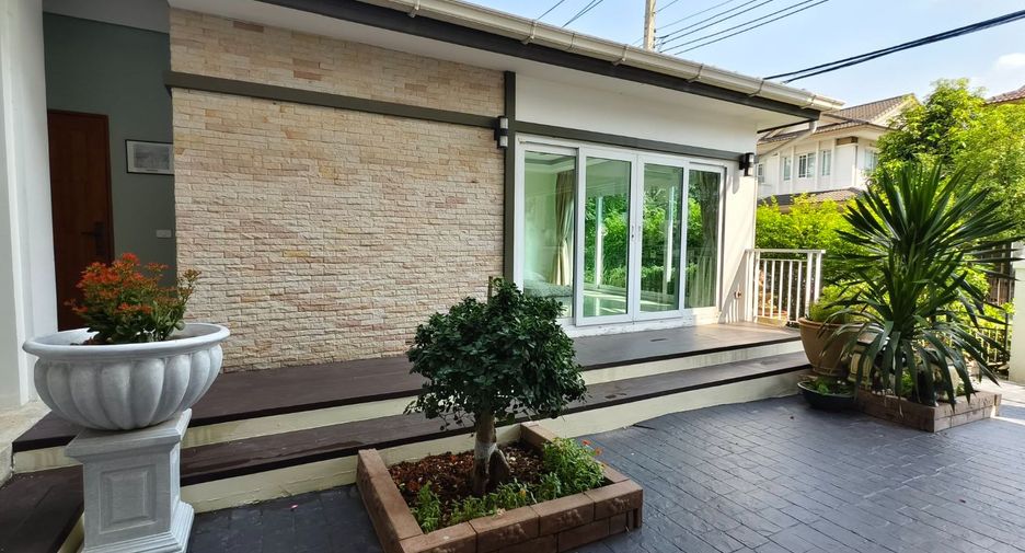 For rent 6 bedrooms house in Bang Kapi, Bangkok