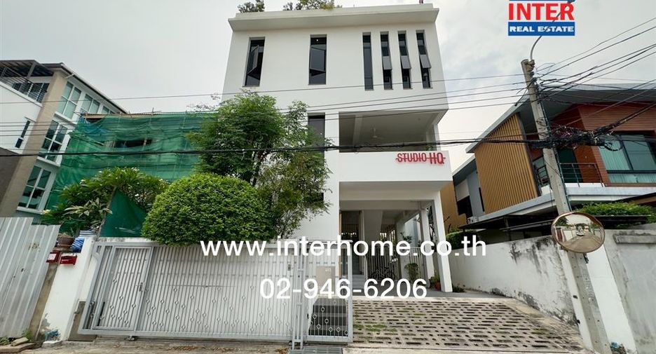 For sale 4 bed office in Huai Khwang, Bangkok