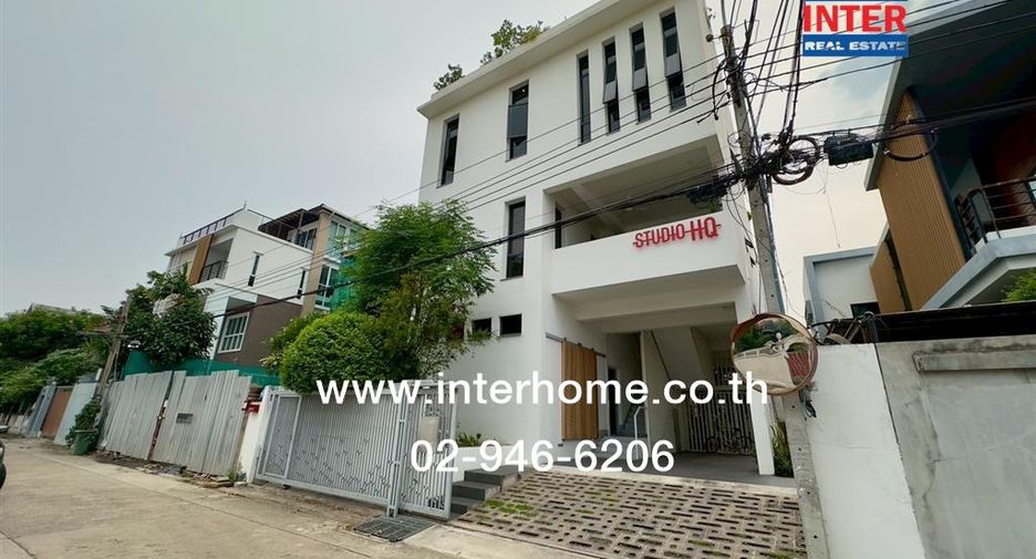 For sale 4 bed office in Huai Khwang, Bangkok