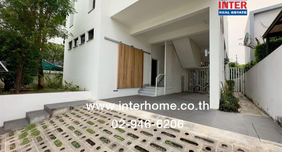 For sale 4 bed office in Huai Khwang, Bangkok