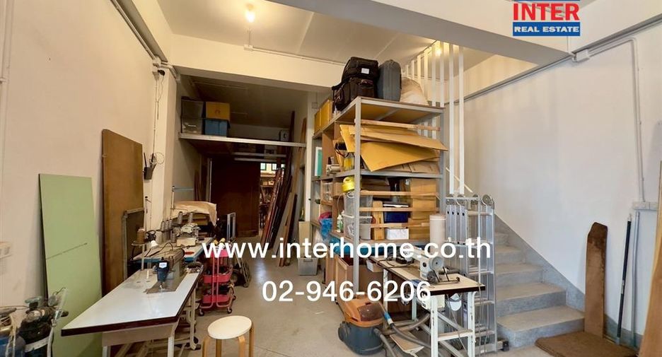 For sale 4 bed office in Huai Khwang, Bangkok
