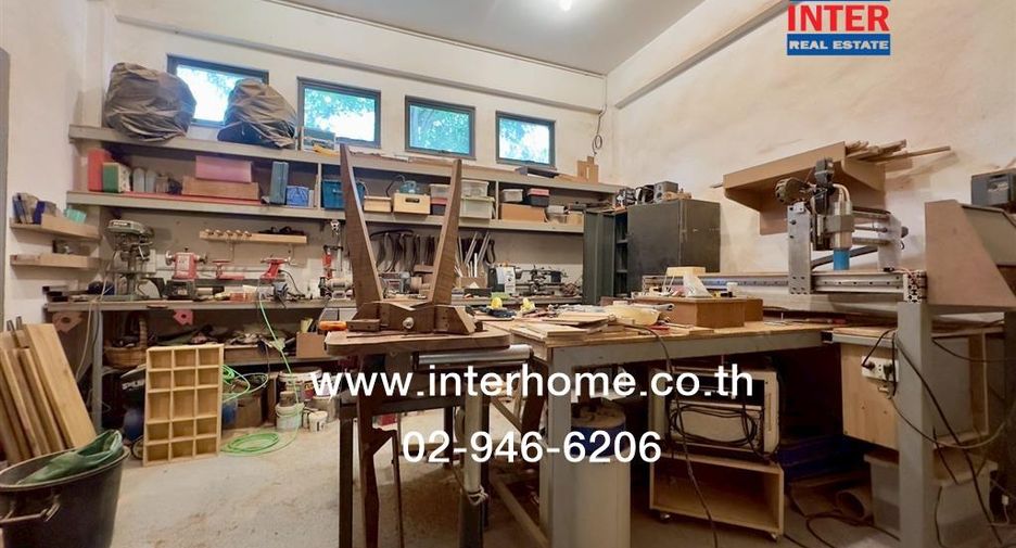 For sale 4 bed office in Huai Khwang, Bangkok