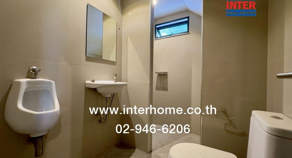 For sale 4 bed office in Huai Khwang, Bangkok