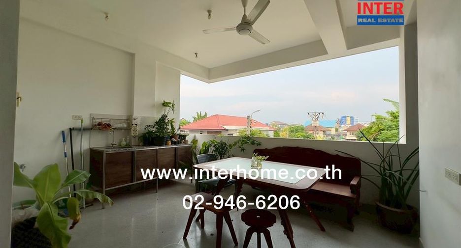 For sale 4 bed office in Huai Khwang, Bangkok