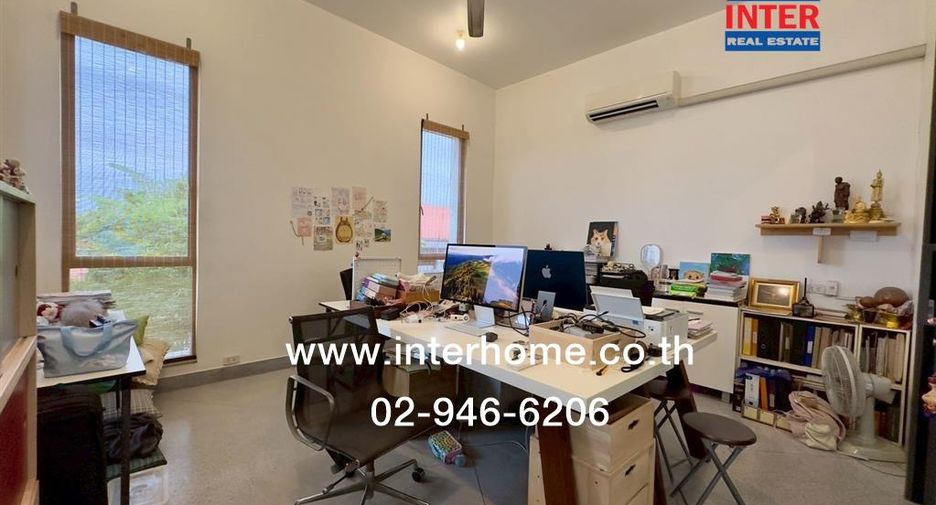 For sale 4 bed office in Huai Khwang, Bangkok