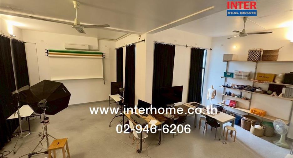 For sale 4 bed office in Huai Khwang, Bangkok