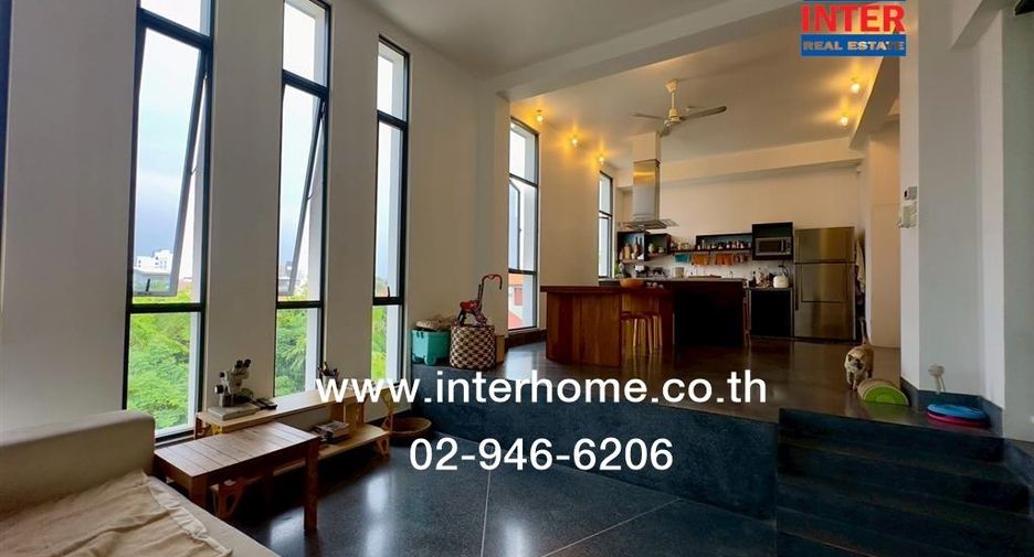 For sale 4 bed office in Huai Khwang, Bangkok