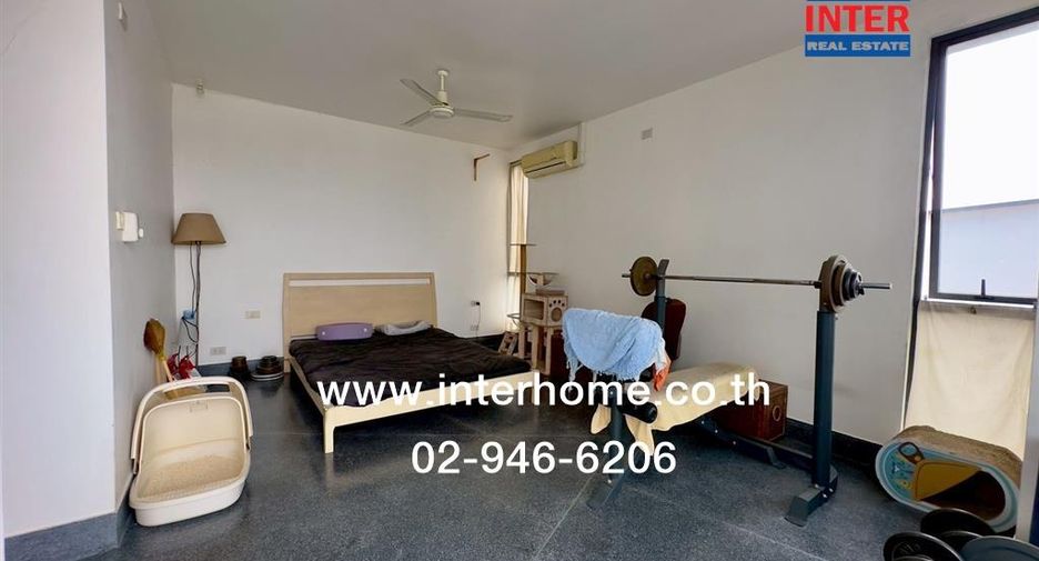 For sale 4 bed office in Huai Khwang, Bangkok