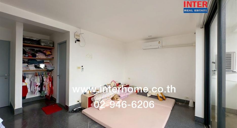 For sale 4 bed office in Huai Khwang, Bangkok