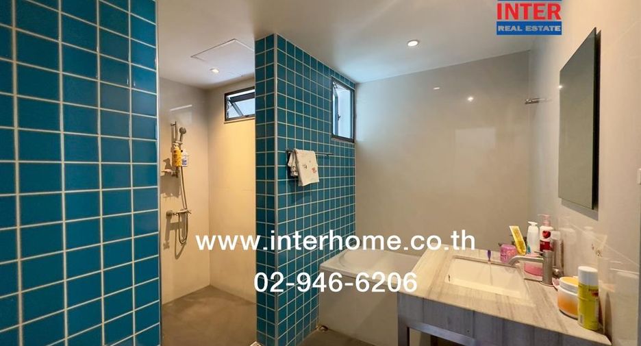For sale 4 bed office in Huai Khwang, Bangkok