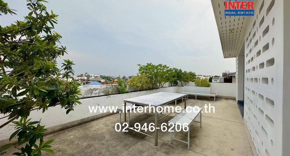 For sale 4 bed office in Huai Khwang, Bangkok
