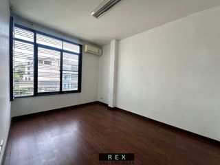 For rent 4 bed retail Space in Phaya Thai, Bangkok
