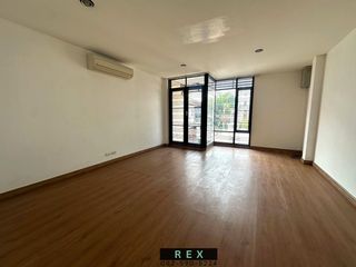 For rent 4 bed retail Space in Phaya Thai, Bangkok