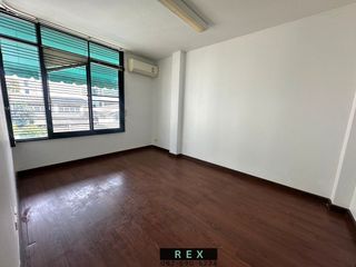 For rent 4 bed retail Space in Phaya Thai, Bangkok