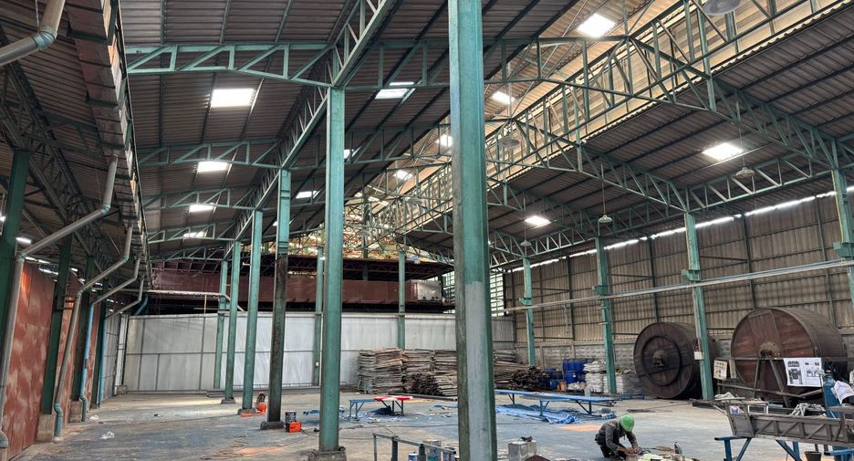 For rent warehouse in Mueang Samut Prakan, Samut Prakan