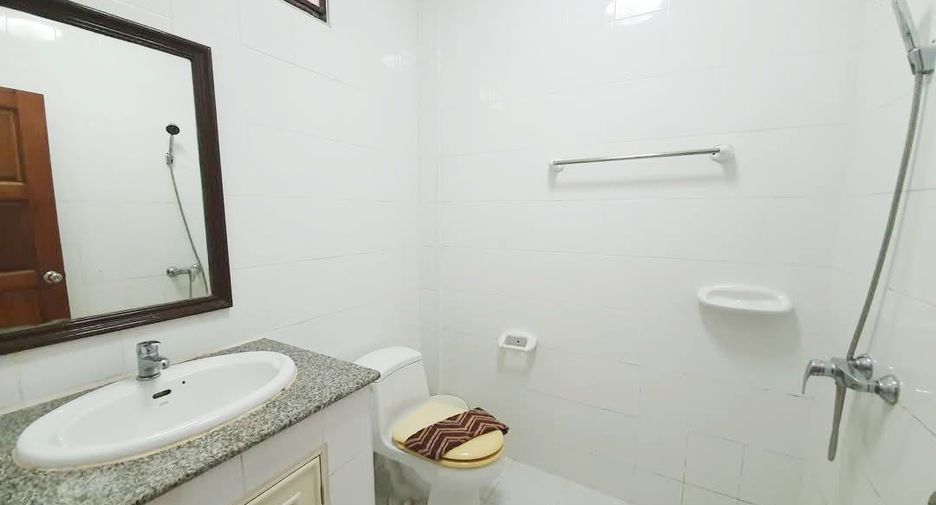 Аренда 2 спальни таунхаус в Банг Ламунг, Чонбури