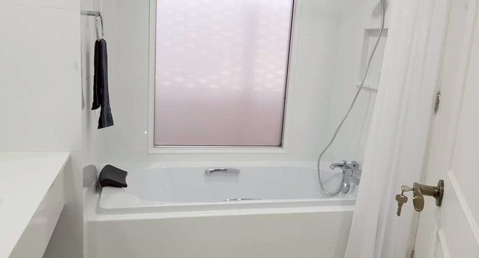For sale 2 bedrooms condo in Khlong Toei, Bangkok