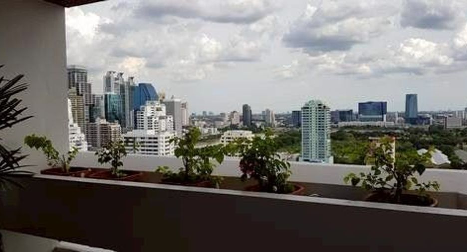 For sale 2 bedrooms condo in Khlong Toei, Bangkok