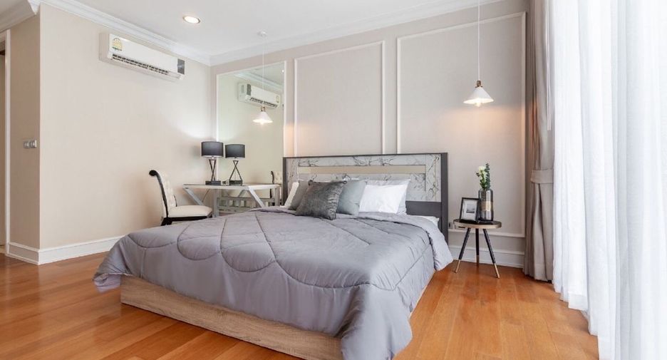 For rent and for sale 3 bedrooms townhouse in Watthana, Bangkok