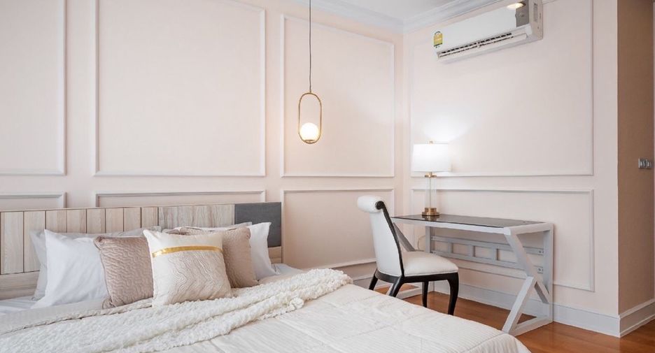 For rent and for sale 3 bedrooms townhouse in Watthana, Bangkok