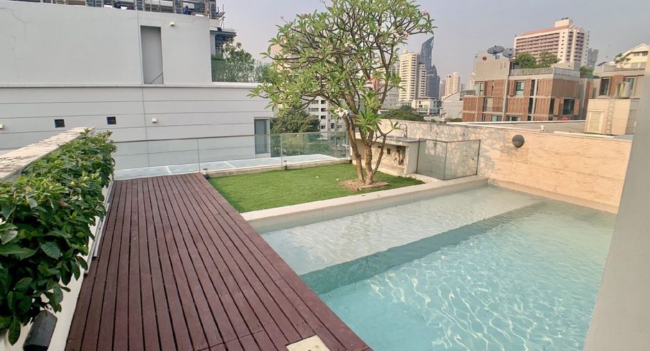 For rent and for sale 3 bedrooms townhouse in Watthana, Bangkok