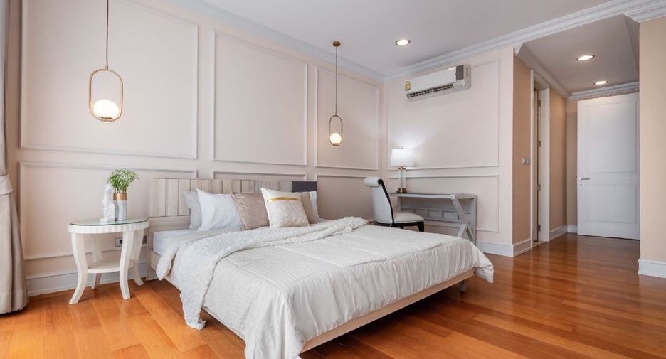 For rent and for sale 3 bedrooms townhouse in Watthana, Bangkok