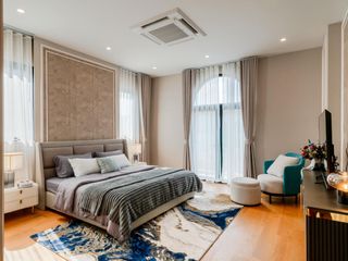For rent and for sale 5 bed house in Saphan Sung, Bangkok