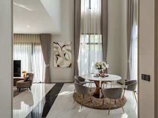 For rent and for sale 5 bed house in Saphan Sung, Bangkok