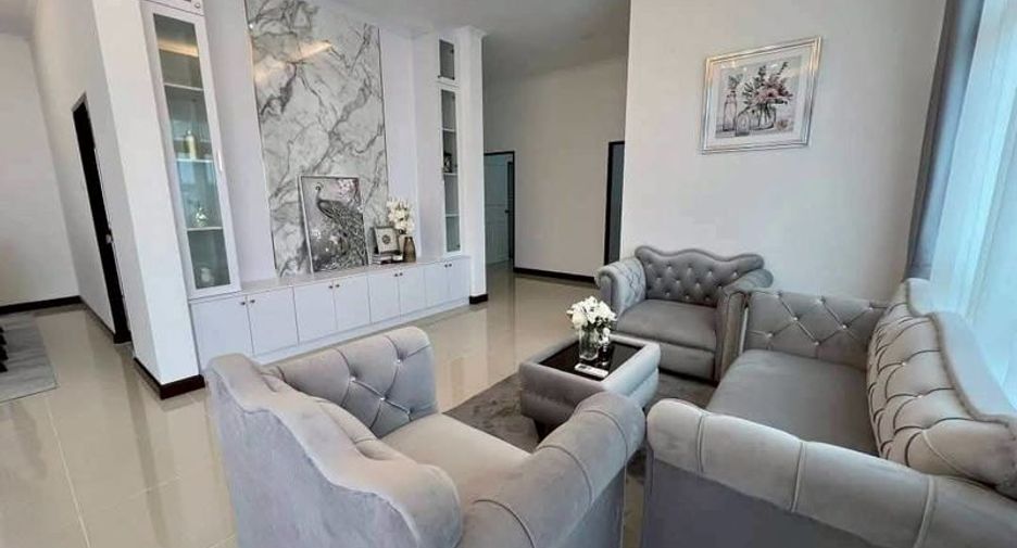 For sale 3 ベッドルーム villa in Bang Lamung, Chonburi