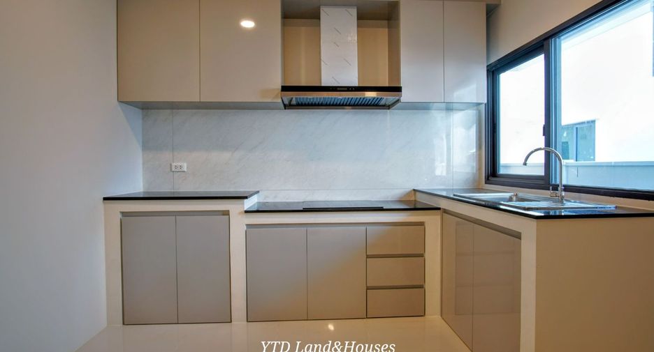 For rent 4 bedrooms house in Bang Phli, Samut Prakan