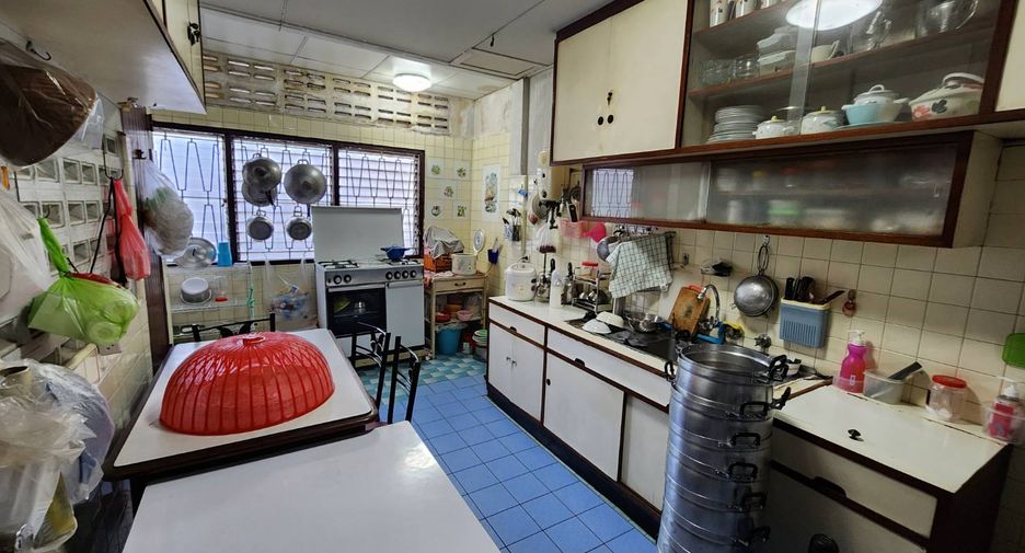 For sale retail Space in Bang Rak, Bangkok